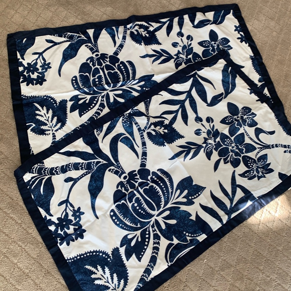 Liz Claiborne Navy Blue & White Hawaiian Print King Shams